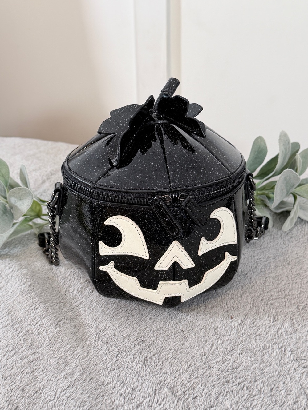 Mad Engine Black Glitter Pumpkin Jack-O-Lantern Crossbody Bag NEW Glow Halloween